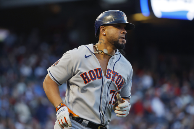 例行赛低迷的阿布瑞尤回神，一发三分炮助队取胜。（美联社）