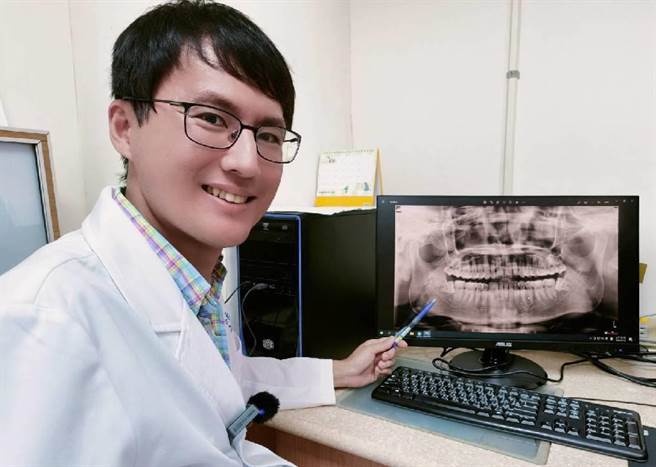 高医冈山医院筹设营运处牙科口腔颚面外科主治医师蔡承熹11日建议，民眾长智齿最好早日处理。（高医冈山医院提供／林瑞益高雄传真）