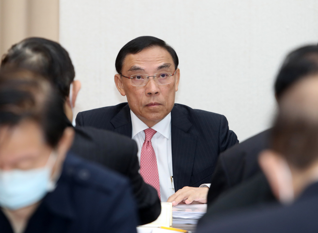 法務部長蔡清祥今至立院備詢時，被立委問及檢察官助理法制化進度，他表示，部裡已嚴妥條文，修正法院組織法，但該法仍須與司法院協調，但會先報行政院，再由政院徵詢司法院。（劉宗龍攝）