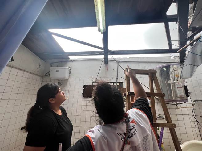 小犬颱风17级阵风横扫兰屿地区，全岛灾情严重，台东县府社会处今设立「小犬颱风灾害救助专款专户」。（台东县政府提供／蔡旻妤台东传真）