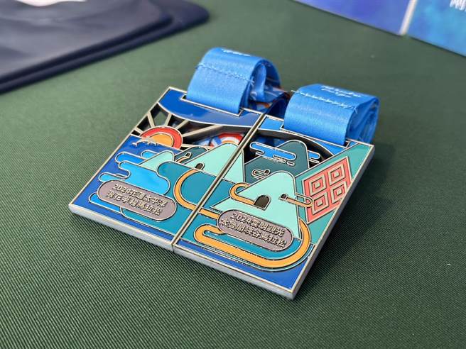 花蓮太平洋浪花半程馬拉松將在明年3月9日開跑，主辦單位除特別祭出限量2000名太魯閣馬拉松免抽籤名額的早鳥優惠，明年兩場賽事的獎牌還能合併成一幅山海畫，相當吸睛。（羅亦晽攝）