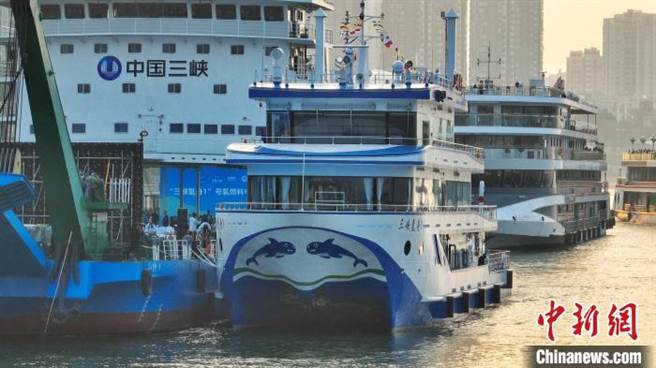 大陆首艘氢燃料电池动力船三峡氢舟1号首航。（中新网）