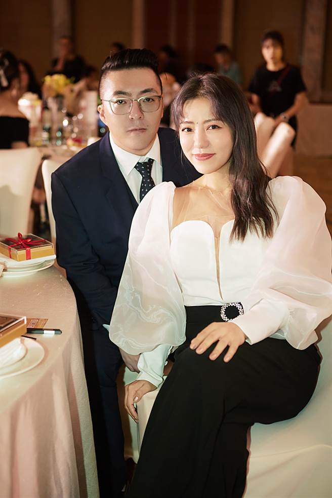 丁噹日前参加弟弟婚礼，感受幸福气氛。（相信音乐提供）