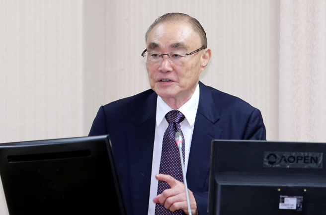 國民黨立委馬文君遭控洩漏潛艦國造機密風波持續延燒，前國防部長、退輔會主委馮世寬（圖）11日赴立院報告前受訪。（黃世麒攝）