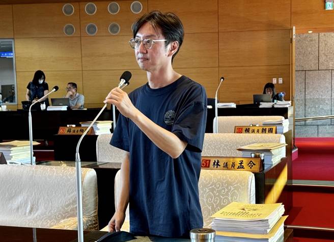 台中市議員江肇國指出，台中昨天國慶焰火表現得不夠好，至今仍罵聲連連，請市長為不周到、有疏失的部分說明。（江肇國提供／張亦惠台中傳真）