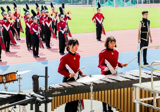 東石國中樂旗隊14日將與UCLA棕熊行進樂隊聯合演出，目前東中已加緊練習中。（嘉義縣政府提供∕呂妍庭嘉義傳真）