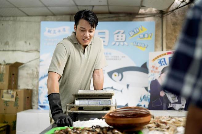 張睿家劇中開發新型虱目魚產業。（華視提供）