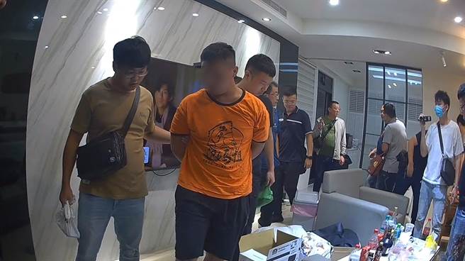 竹南警分局与苗栗县刑大实施攻坚救出被害人，并先后逮捕徐姓、陈姓等4嫌移送法办。（读者提供／谢明俊苗栗传真）