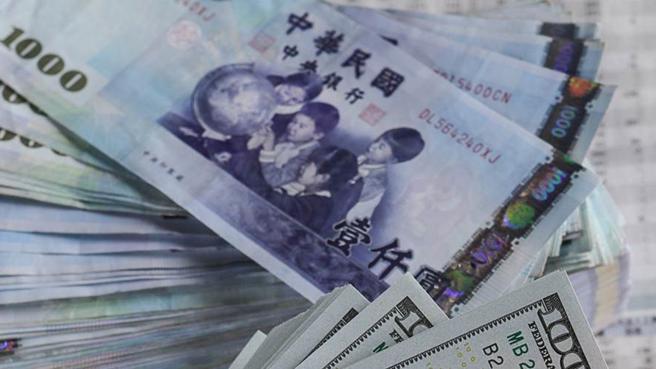 新台幣終場收在32.122元、升值8.5分，匯價已連四升、並創逾兩周新高，總成交量15.915億美元。圖／本報資料照片