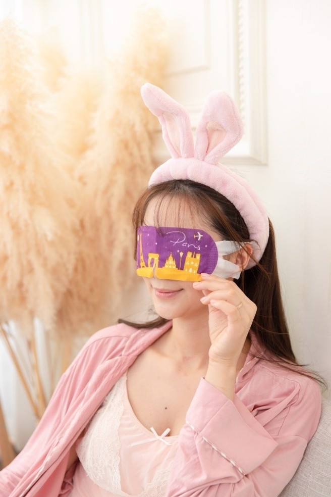 用眼疲劳是3C族通病，一撕就热敷的蒸气眼罩成为市场新宠。（图／蓓肤美care+提供）