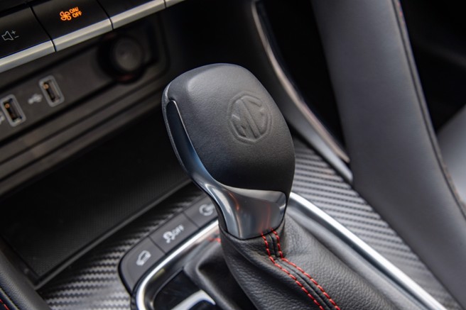 排檔头「MG」压花。（陈大任摄）