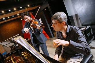 專訪》以坂本龍一為音樂之父 小提琴家成田達輝訪台
