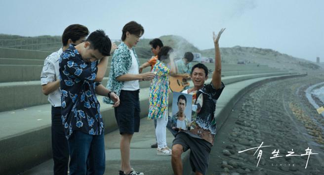 《有生之年》吴慷仁工作、感情都失败，他写下遗书，也说出对有生之年的人生感概。（图／华视提供）