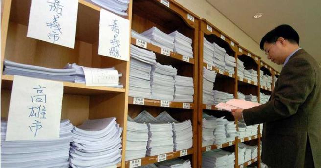 基层法官认为，地方法院办案人力吃紧，司法院不该要求各法院「自己去挖东墙补西墙」。（图／报系资料照）