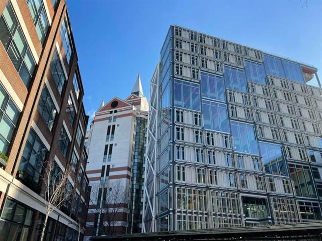 刘铭龙建议，新加坡国际碳权制度设计，包括连结巴黎协定与国家自定贡献，抵销限额最多5％的应税排放量等，应该可给台湾气候法中国际碳权的抵用，以及防止国际碳权成为炒作标的，多一些参考与借鑑。（摘自刘铭龙脸书）