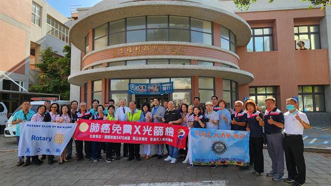 2023.10.12澎湖縣／國際扶輪社與成⼤等共同舉辦「早期肺癌篩檢計畫之Ｘ光偏遠鄉鎮普篩合作計畫」12日起在衛福部澎湖醫院為民眾免費提供肺癌篩檢。（許逸民攝）