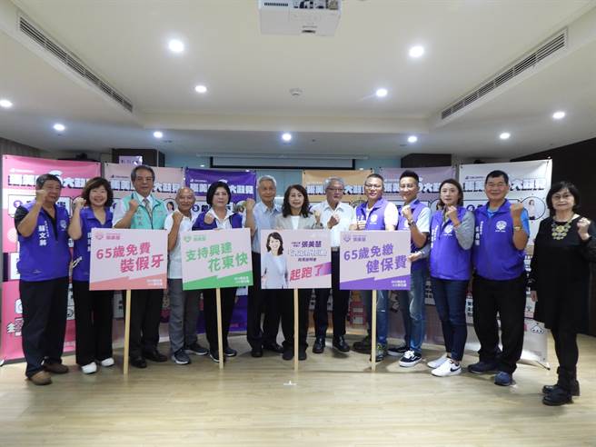 民进党花莲县立委参选人张美慧（中）相信在过去夫婿田智宣扎实为民服务经验，及政治前辈萧美琴深耕地方基础，有信心进入国会后，帮花莲争取更多福利及建设。（罗亦晽摄）