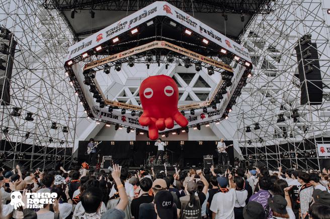 日本夯团神不掷骰子首度海外演出登上打狗祭海风舞台，现场歌迷反应热烈。（图片来源：高雄市文化局提供）
