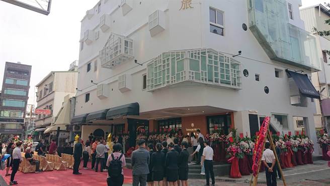台南市中西区正兴街文青旅店佳佳西市场现改名南兜慢旅，12日重新开幕。（程炳璋摄）