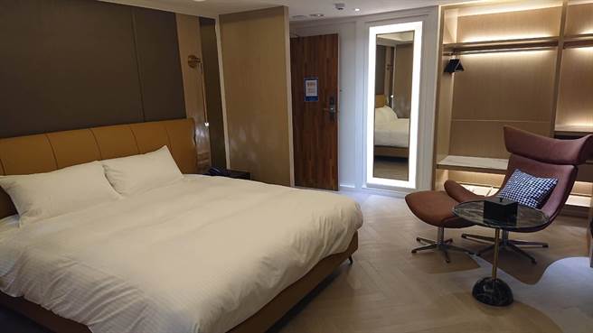 台南市中西区正兴街内的南兜慢旅有27间房间，12日开幕已被游客预订到月底。（程炳璋摄）