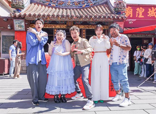 劉以豪（左起）、渡邊直美、蘇達、小薰、撒基努一同亮相。（羅永銘攝）