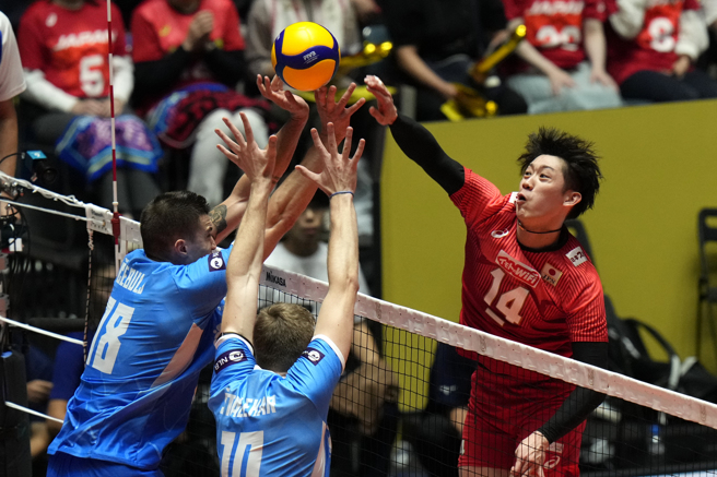 日本国家男排队长石川佑希（右）。（美联社资料照）