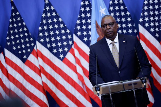 路透社報導，華府亟欲恢復與主要戰略對手中國之間的軍事溝通。3名知情人士透露，北京已邀請美國國防部長奧斯汀（Lloyd Austin）出席10月29日至31日登場的香山論壇。(圖/ 路透社)