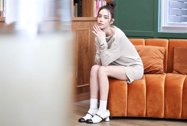 林奕嵐還在適應面對媒體。（陳俊吉攝）