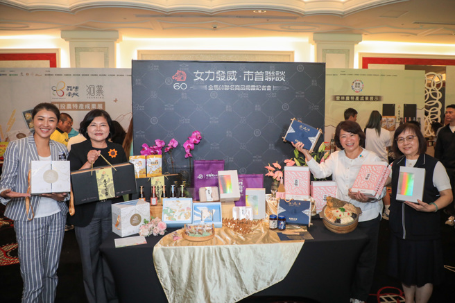 台中市因舉辦國慶焰火活動引發爭議，南投縣長許淑華、嘉義市長黃敏惠與雲林縣長張麗善特別力挺盧秀燕。（台中市府提供）