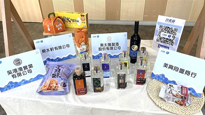 台東縣政府攜手16家業者開發10項深層海水全新商品。（蕭嘉蕙攝）