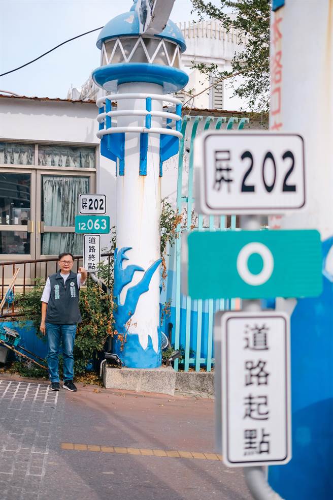 绿营屏南立委选将徐富癸12日到小琉球跑行程，对于国民党传出有意整合支持苏震清之子苏孟淳，他说，相信选民自有公断。（徐富癸团队提供／谢佳潾屏东传真）