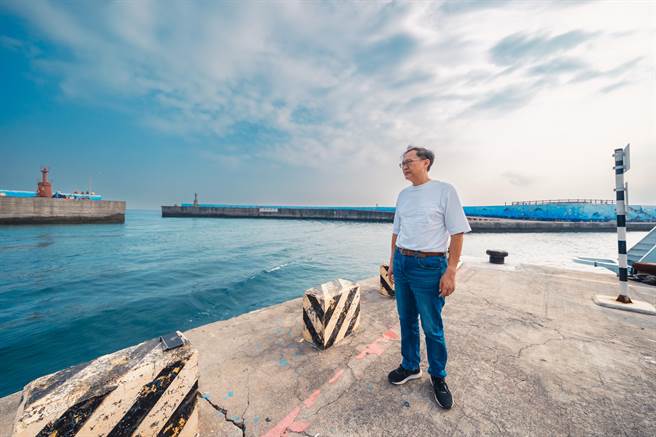 绿营屏南立委选将徐富癸12日到小琉球跑行程，对于国民党传出有意整合支持苏震清之子苏孟淳，他说，相信选民自有公断。（徐富癸团队提供／谢佳潾屏东传真）