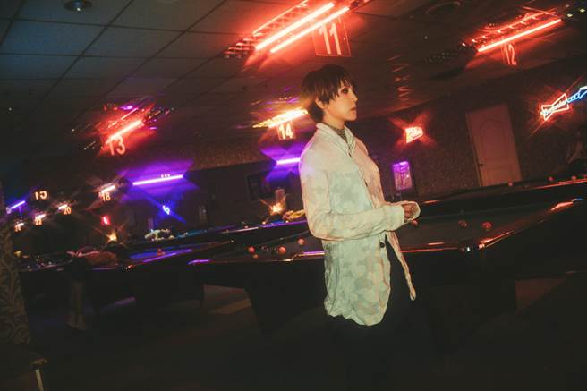 楊乃文新歌MV挑戰一鏡到底的拍攝手法。（亞神音樂提供）