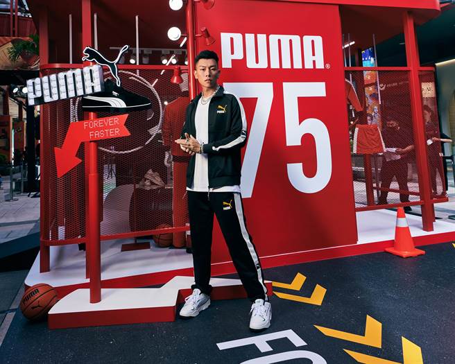 瘦子穿上經典黑PUMA T7套裝，胸前加入金色跳豹LOGO，象徵品牌75歲擁有不少燦爛輝煌歷史。（PUMA提供／朱世凱台北傳真）