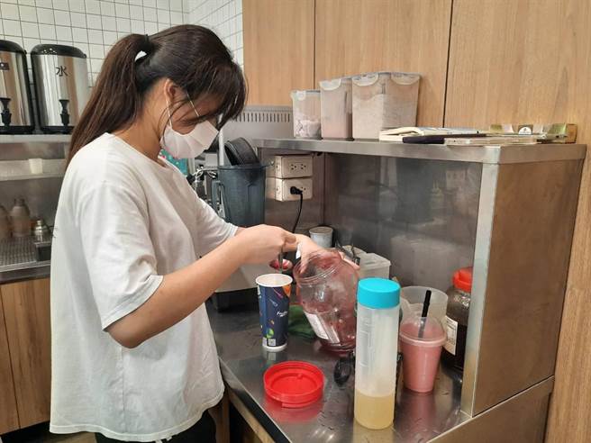 社团法人方舟就业服务协会2023年8月媒合小林（化名、见图）从事餐饮业工作。（社团法人方舟就业服务协会提供／林雅惠高雄传真）