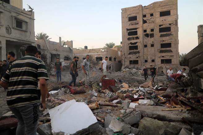 以巴连日来的衝突，已造成迦萨地带至少1354人死亡。（摘自新华社）