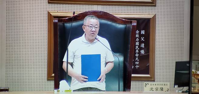 雲林縣議會議長沈宗隆今（13日）在定期會大會中突然宣布請辭議長職務。（周麗蘭攝）