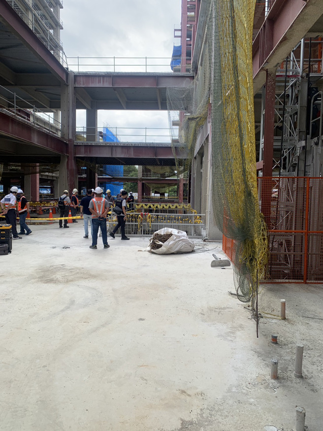 台北市思源路自来水事业处工地，13日发生工安意外，1名越籍移工坠落不治。（陈鸿伟翻摄）