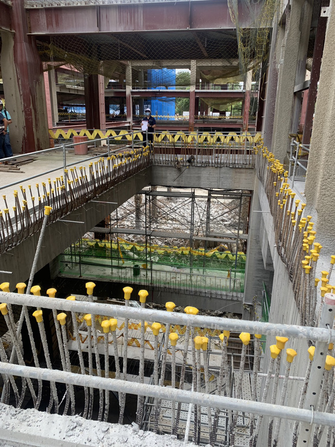 台北市思源路自来水事业处工地，13日发生工安意外，1名越籍移工坠落不治。（陈鸿伟翻摄）