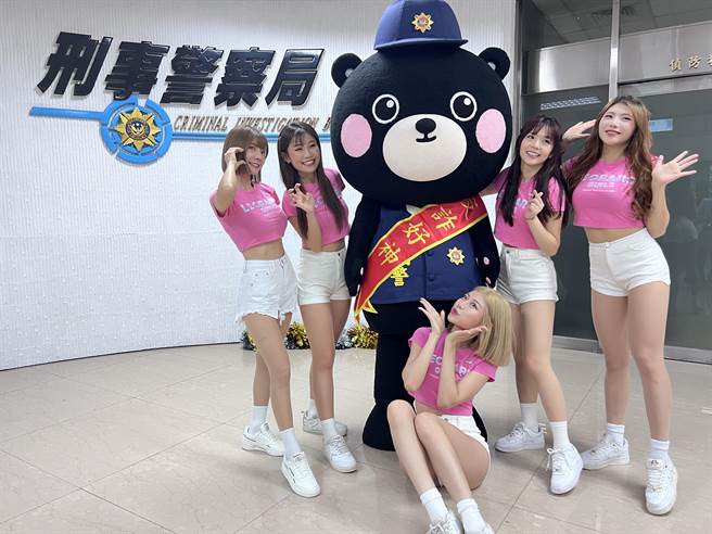 刑事局与电豹女啦啦队合作宣导反毒反诈。（翻摄照片／林郁平台北传真）