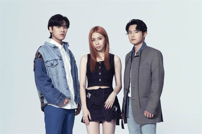 告五人日前登上位於紐約時代廣場的巨型LED螢幕。（相信音樂提供）