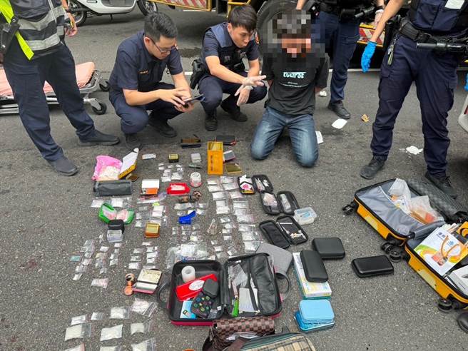 警方在車內查獲大麻、海洛因、一粒眠、搖頭丸、毒咖啡包等大批毒品。(翻攝照片／林郁平台北傳真）