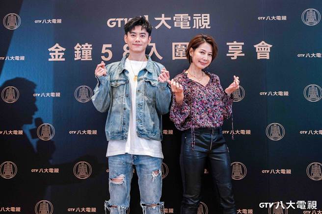 八大电视金钟李程彬（左）、丁寧以《她和她的她》分别入围迷你剧集(电视电影）男主角及女配角奖。（八大提供）