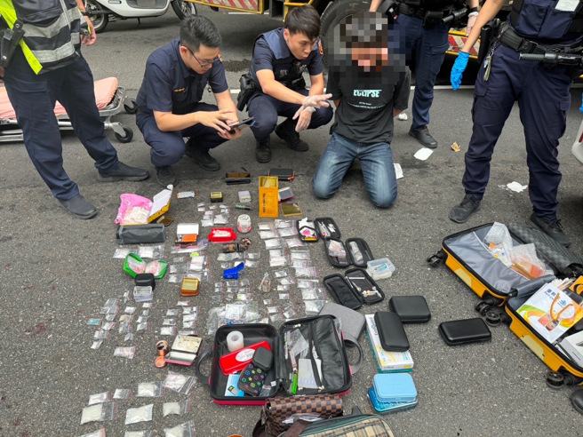 租賃車欄查不停，逃逸過程中擦撞到路邊車輛。(翻攝照片／林郁平台北傳真）