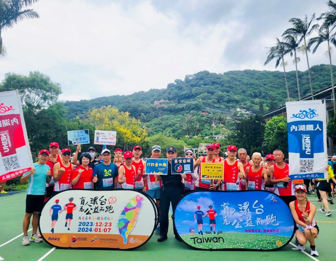 北市保大警於盲人路跑反詐騙宣導。（圖／警方提供）