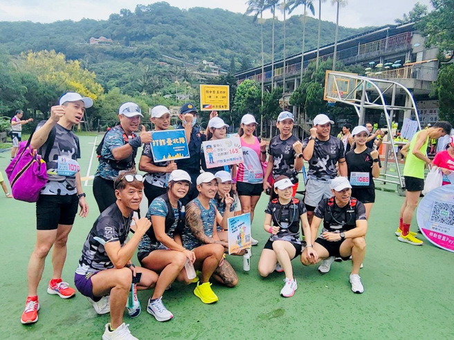 北市保大警於盲人路跑反詐騙宣導。（圖／警方提供）