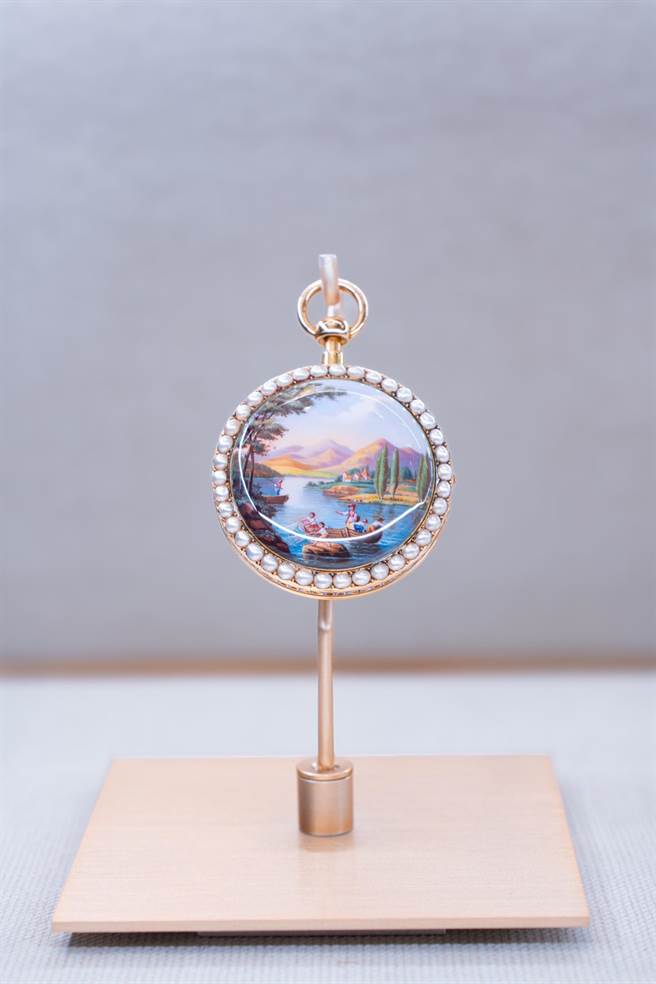 江诗丹顿在台举办腕表展巡迴展，图为1816年的骨董怀表。（吴松翰摄）