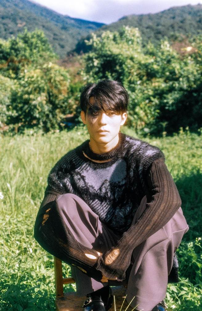 陈昊森在新歌MV中化特殊妆。（华研国际提供）