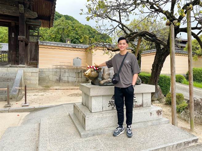 台中市警局丰原分局警员杨浩煜，帅气外型引发网友暴动。（丰原分局提供／潘虹恩台中传真）