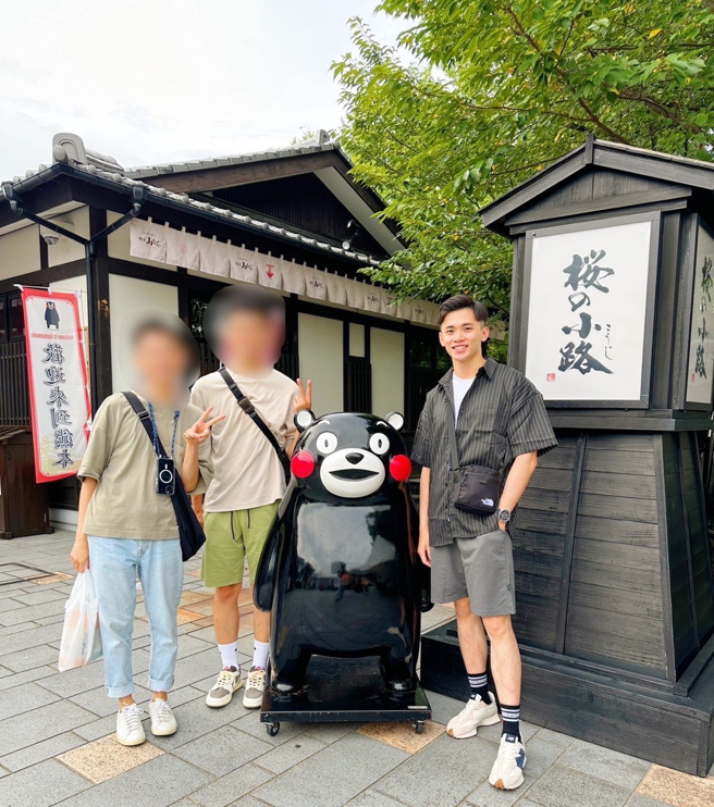 恋爱了！「台中焰火帅警」指挥交通爆红，「幸福塞车」本尊现身。(警方提供)